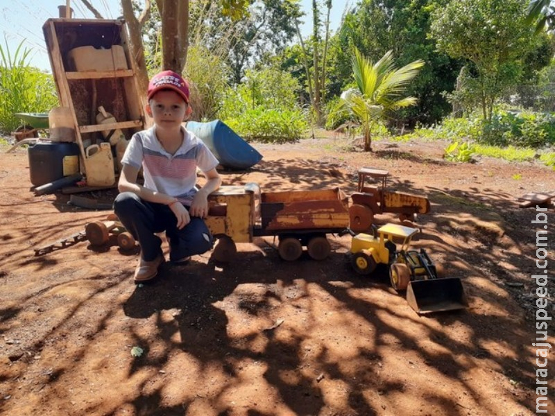 Menino de 8 anos que sonha em ser agrônomo faz vídeo relatando o dia a dia na fazenda e viraliza na internet