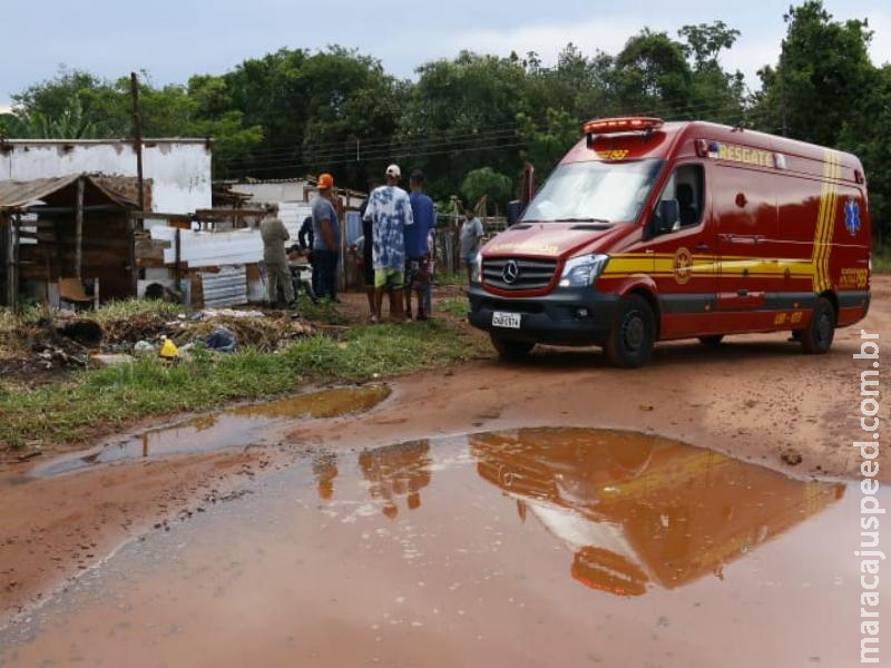 Mesmo machucado, idoso reage a assalto e bandido é ferido a foice