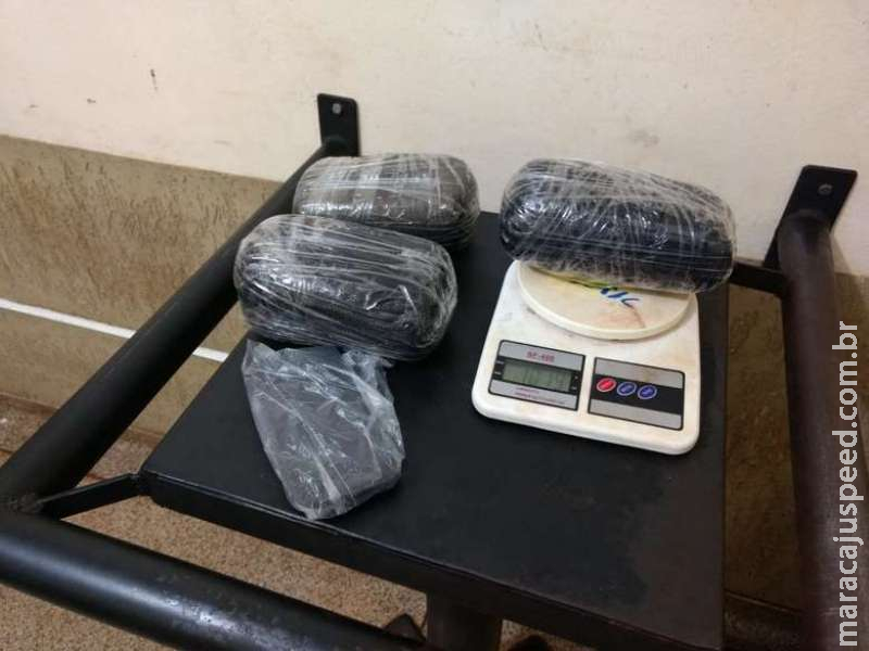 Mulher é presa com cocaína falsa e celular furtado em Dourados