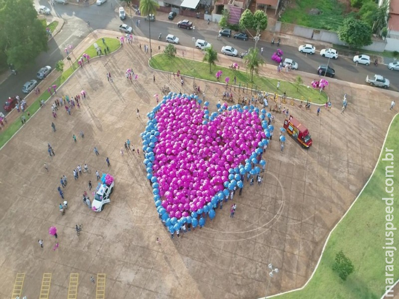 População participa de caminhada do Outubro Rosa e Novembro Azul em Costa Rica