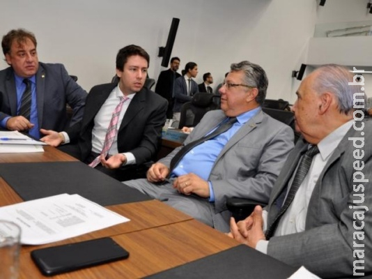 Projeto proíbe repasse de dívidas de água e luz a novos titulares