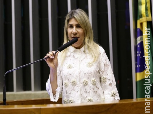 Projeto proíbe venda de cigarros e equivalentes a menores de 21 anos Projeto proíbe venda de cigarros e equivalentes a menores de 21 anos