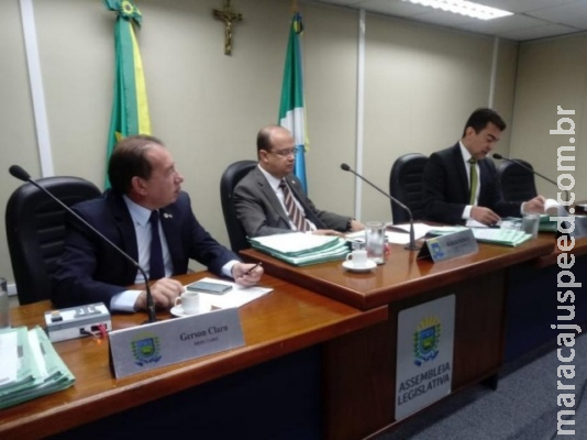 Projeto que proibe danças “eróticas” em escolas é questionado na CCJ Projeto que proibe danças “eróticas” em escolas é questionado na CCJ