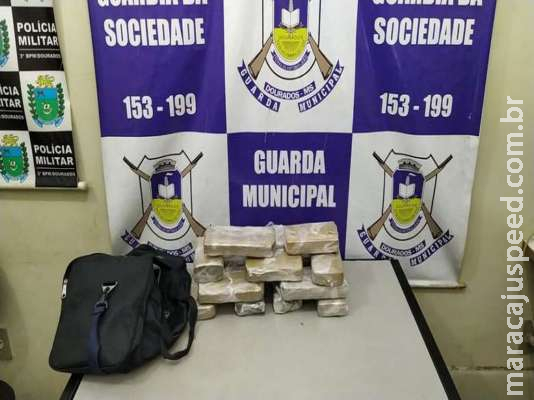 Rapaz é preso com mala Rapaz é preso com mala
