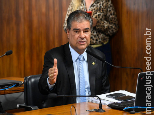 Senadores de MS gastam R$ 1,2 milhão por mês com funcionários Senadores de MS gastam R$ 1,2 milhão por mês com funcionários