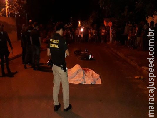 Acidente entre carro e carreta deixa professora morta Acidente entre carro e carreta deixa professora morta