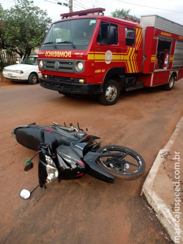 Acidente entre moto e bicicleta deixa jovem de 19 anos ferida no Santa Terezinha