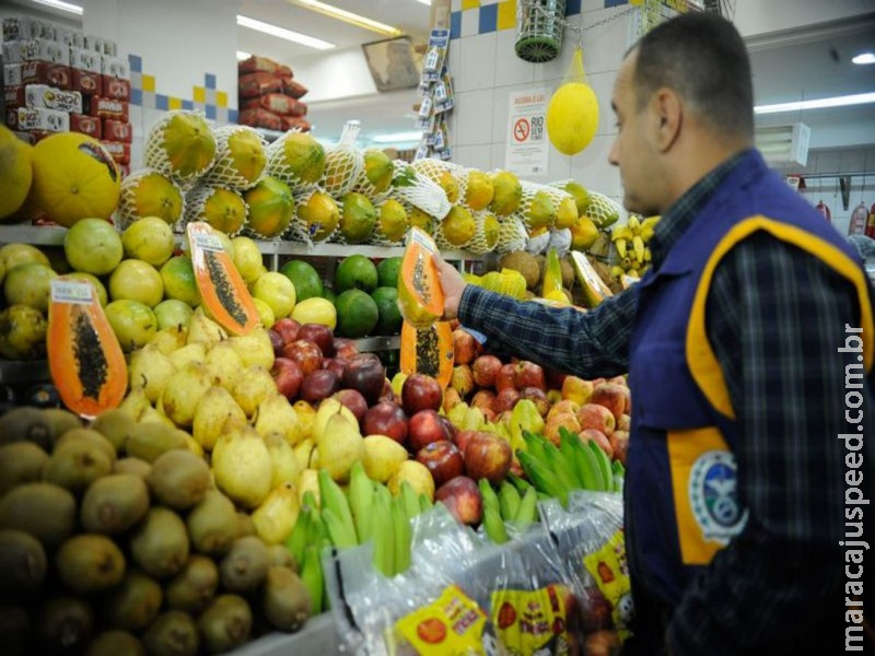 Anvisa atesta segurança de alimentos, mas 23% têm resíduos tóxicos Anvisa atesta segurança de alimentos, mas 23% têm resíduos tóxicos