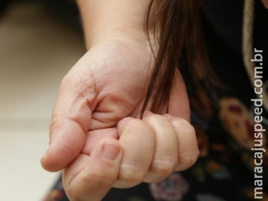 Após a maternidade, a queda de cabelo é de amamentar ou pela anestesia? Após a maternidade, a queda de cabelo é de amamentar ou pela anestesia?