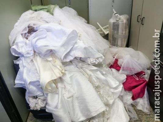 Após denúncias de estelionato, 100 vestidos de noiva são apreendidos