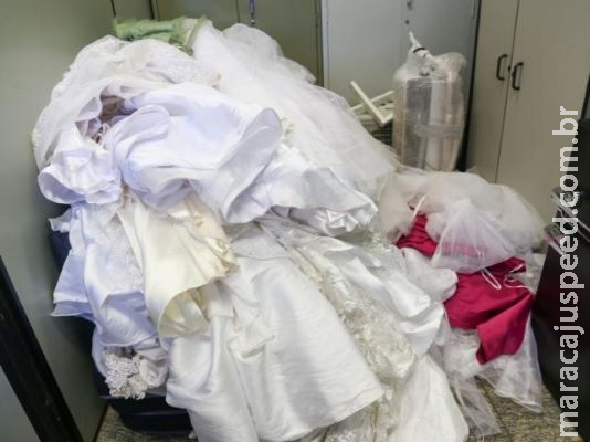 Após denúncias de estelionato, 100 vestidos de noiva são apreendidos Após denúncias de estelionato, 100 vestidos de noiva são apreendidos