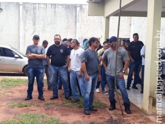 Após fuga de 26 internos, agentes fazem protesto cobrando melhorias