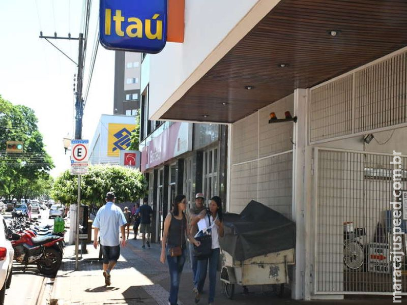 Bancos abrem em horário especial nesta terça