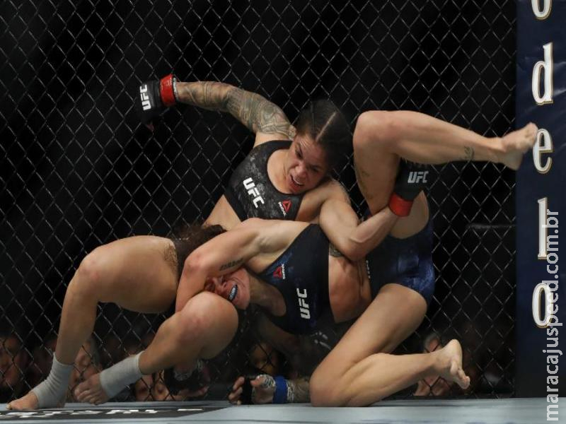Brasileira mantém cinturão e vence de holandesa no UFC 245 Brasileira mantém cinturão e vence de holandesa no UFC 245