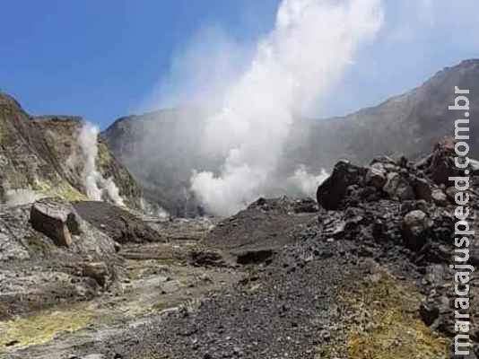 Casal de brasileiros escapa por pouco de vulcão em erupção na Nova Zelândia