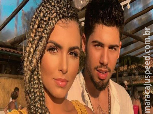 Com foto mostrando as alianças, Zé Felipe anuncia noivado