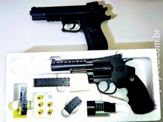 Comerciante se passa por policial e ameaça travesti com armas de brinquedo Comerciante se passa por policial e ameaça travesti com armas de brinquedo