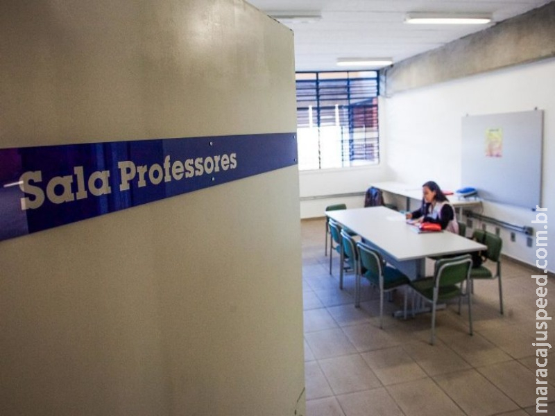 Comissão debate obstáculos e desafios da educação pública