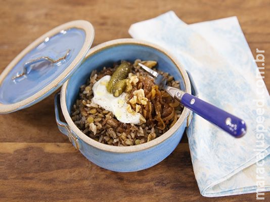 Confira receita fácil de arroz com lentilha
