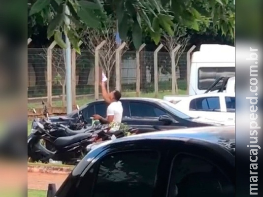 Depois de morar na rua, diploma fez Fernando chorar e agradecer por não desistir