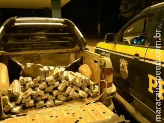 Dupla é presa com 61 quilos de maconha em carro furtado há seis anos