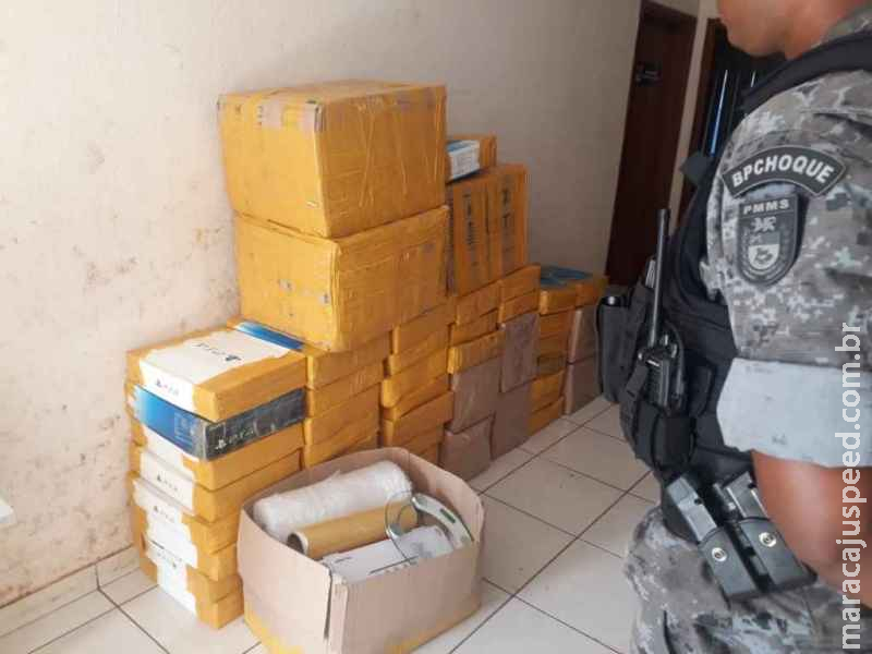 Dupla que enviava maconha por transportadora é presa enquanto embalava droga