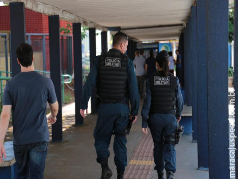 Ex-aluno que amaçava diretor de morte é apreendido de novo na porta da escola Ex-aluno que amaçava diretor de morte é apreendido de novo na porta da escola