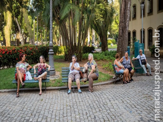 Expectativa de vida dos brasileiros aumenta para 76,3 anos em 2018 Expectativa de vida dos brasileiros aumenta para 76,3 anos em 2018