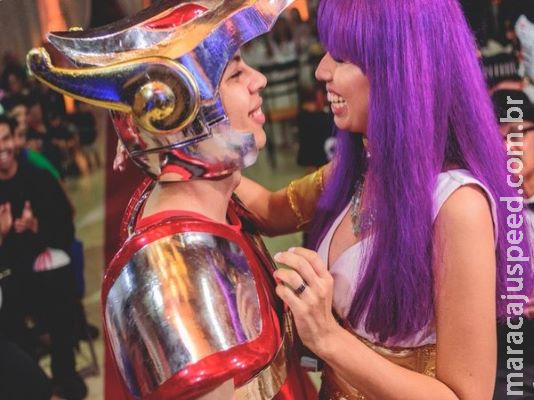 Fãs da cultura japonesa, casal escolhe ser Saori e Seiya no dia do casamento em MS: Fãs da cultura japonesa, casal escolhe ser Saori e Seiya no dia do casamento em MS:
