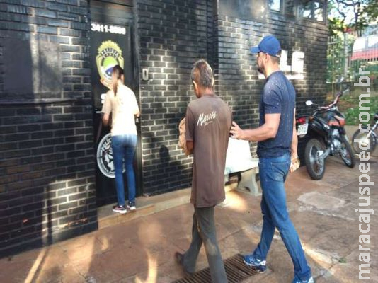 Filho que matou e carbonizou corpo da mãe por R$ 10 é preso