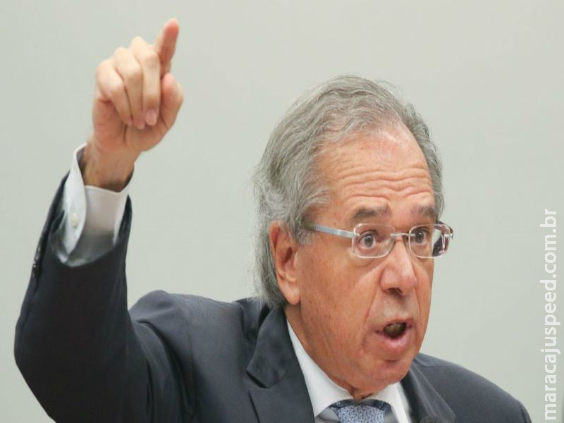 Guedes defende “vale-creche” e imposto para transações bancárias pelo celular