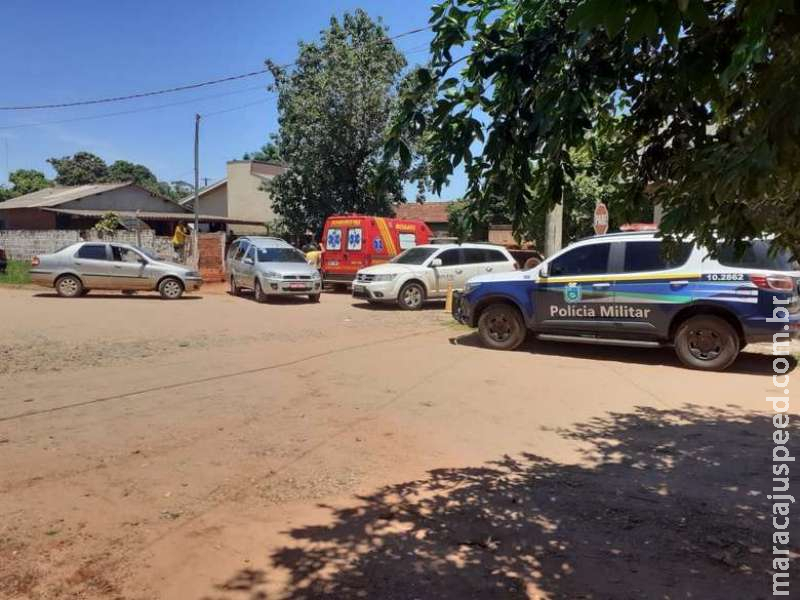 Homem é assassinado a golpes de faca após discussão em bar