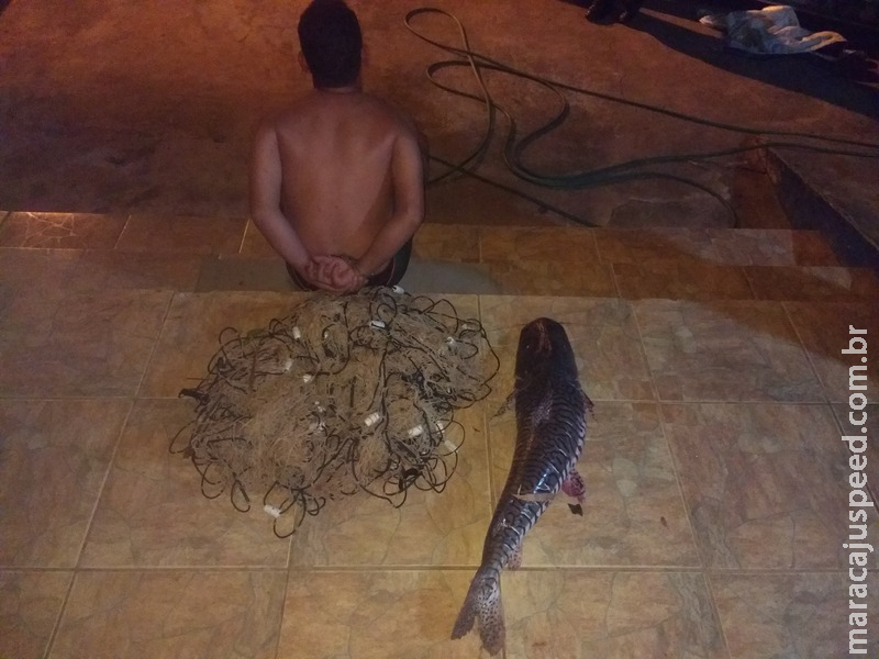 Jovem é preso pescando durante piracema Jovem é preso pescando durante piracema