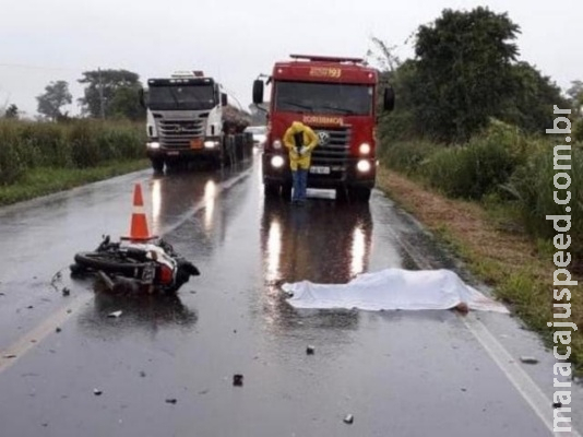 Motociclista que morreu ao bater de frente com carreta tinha 50 anos