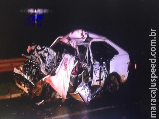 Motorista de carro morre após bater de frente com caminhão em rodovia de MS Motorista de carro morre após bater de frente com caminhão em rodovia de MS