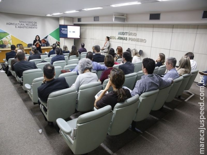 Oficina debate análises laboratoriais da produção agropecuária brasileira