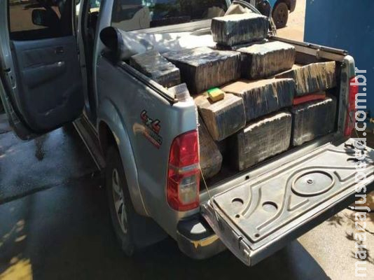 Polícia apreende caminhonete furtada com 660 quilos de maconha Polícia apreende caminhonete furtada com 660 quilos de maconha