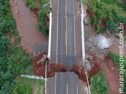 Ponte que caiu no interior custou R$ 1 milhão e foi bancada pela União