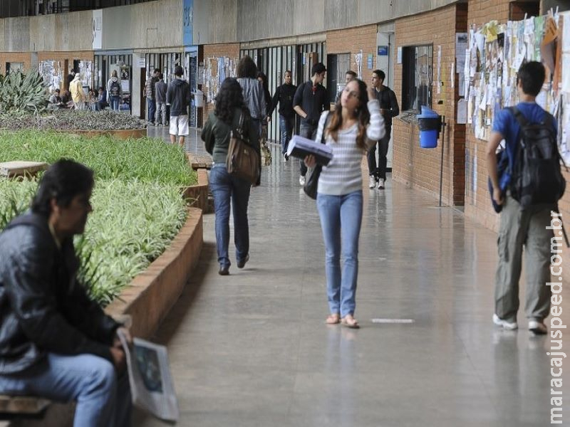 Programas de pós-graduação e formação de professores recebem investimento extra de R$ 200 milhões Programas de pós-graduação e formação de professores recebem investimento extra de R$ 200 milhões