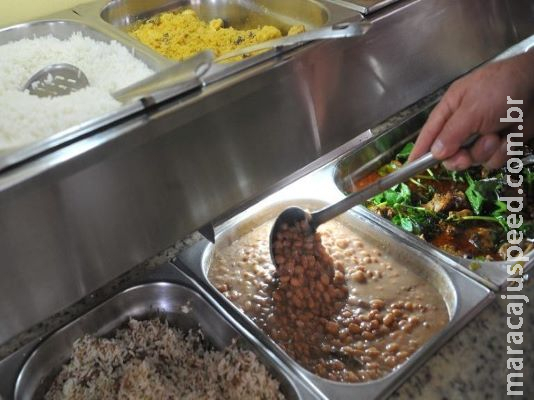 Projeto proíbe taxa de serviço em restaurantes a quilo Projeto proíbe taxa de serviço em restaurantes a quilo