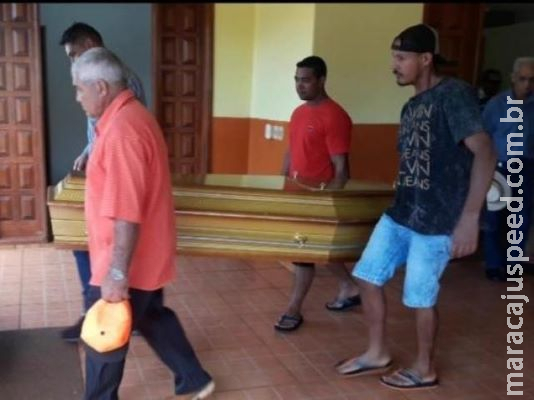 “Queria dar um susto, mas foi fatal”, diz mãe sobre gêmeo que matou irmão