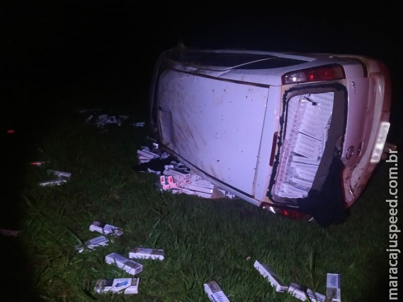 Veículo carregado com cigarros capota em Dourados
