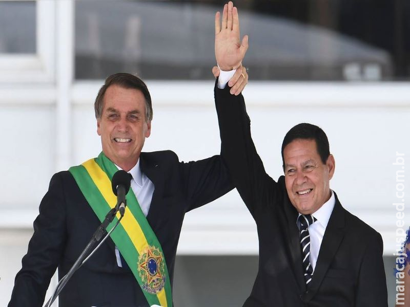 Bolsonaro escala General Mourão para combater desmatamento na Amazônia Bolsonaro escala General Mourão para combater desmatamento na Amazônia