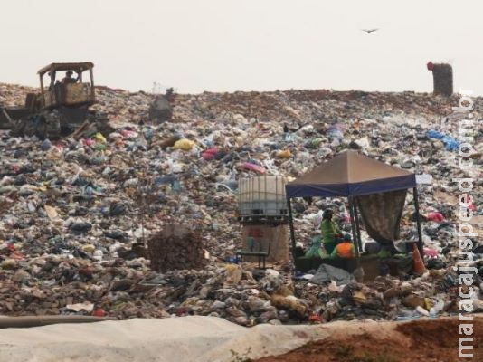 Cada campo-grandense gera 324 kg de lixo/ano e só 2,5% são reciclados
