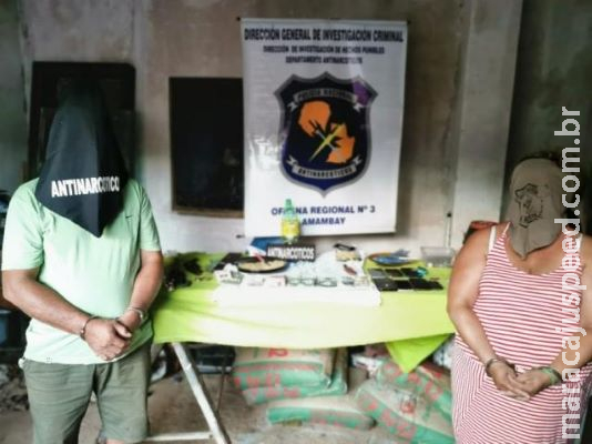 Casal é preso com crack, munições e até um fuzil 7.62 em residência Casal é preso com crack, munições e até um fuzil 7.62 em residência