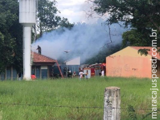 Corpo de Bombeiros é chamado para combater incêndio no Cetremi Corpo de Bombeiros é chamado para combater incêndio no Cetremi