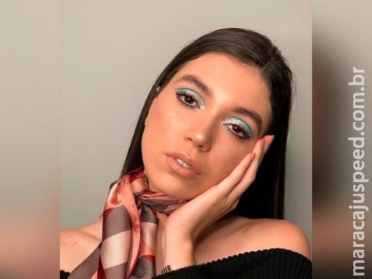 Delineado colorido e muito neon comandarão makes no Carnaval 2020