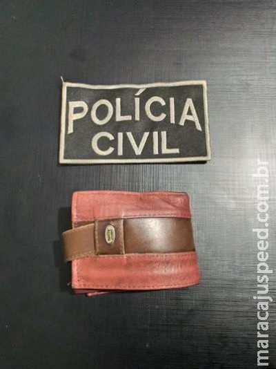 Homem é preso ao ser flagrado "batendo carteira" de idoso