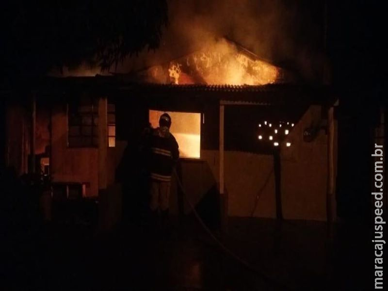 Inquilino incendeia casa de moradora após discussão Inquilino incendeia casa de moradora após discussão