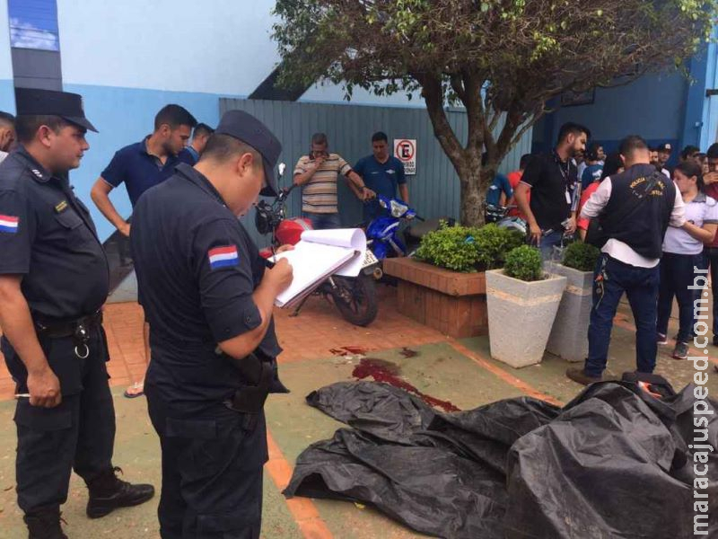 Jovem é assassinado com 13 tiros em frente a vidraçaria na fronteira